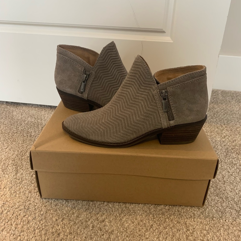 Lucky short booties